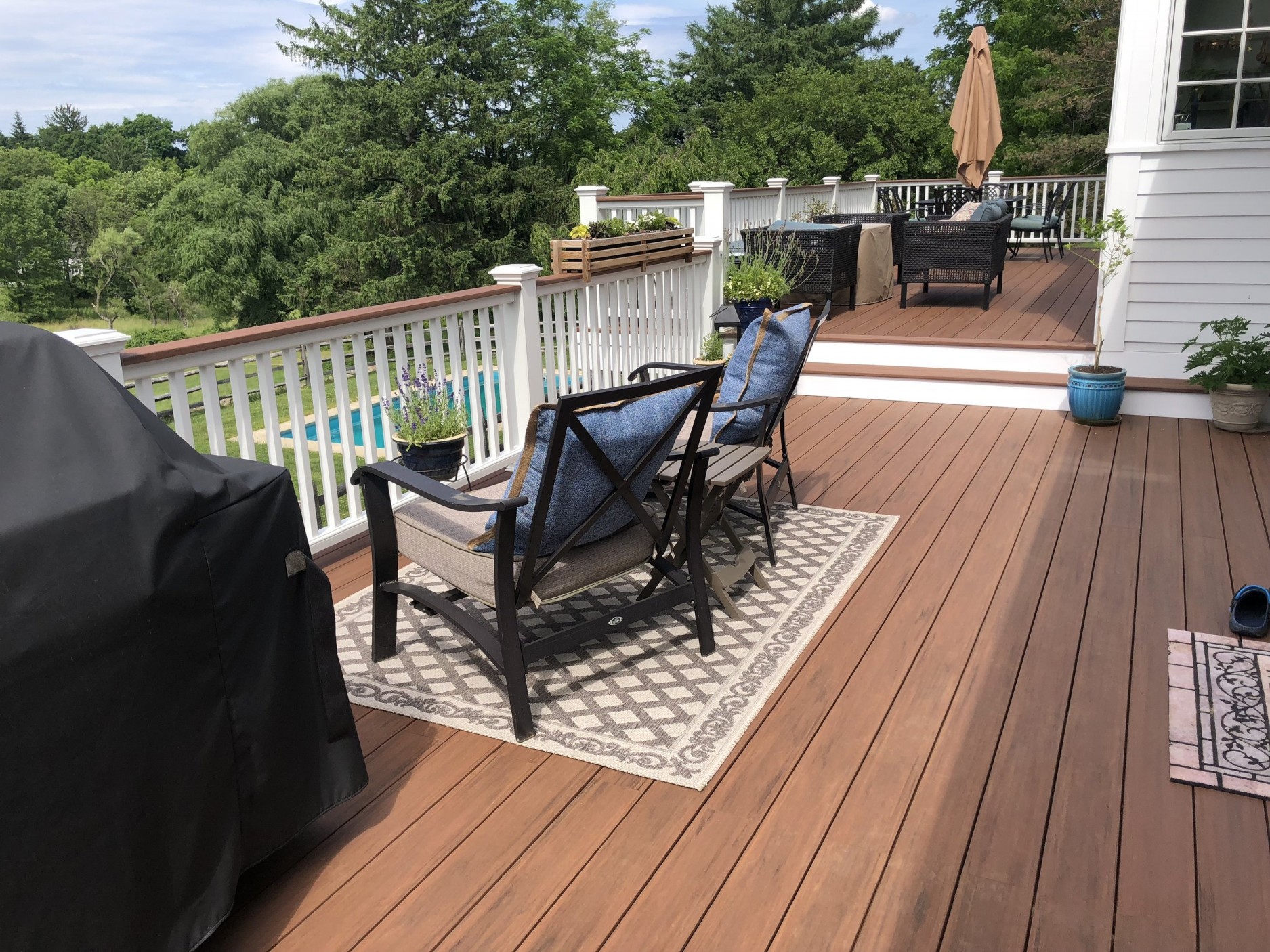 Things To Consider Before Hiring a Contractor To Build a Deck