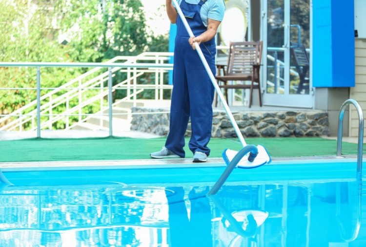 Swimming Pool Cleaning Services